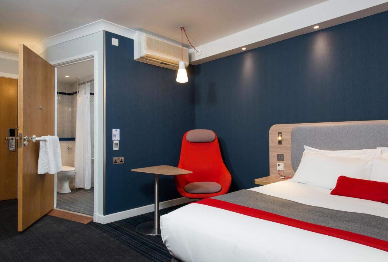 Holiday Inn Express - Bicester By Ihg Exterior photo