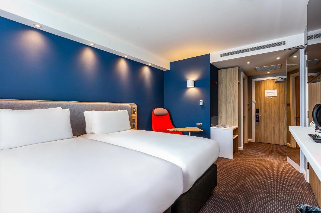 Holiday Inn Express - Bicester By Ihg Exterior photo